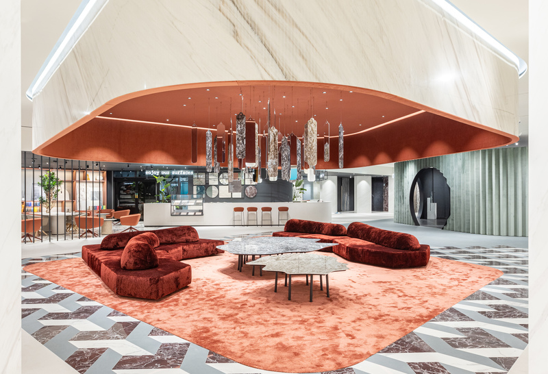 La nuova veste dello showroom FAB Fiandre Architectural Bureau di Castellarano: uno spazio permeabile, di scoperta e condivisione, in cui emergono lidentità e i valori del brand